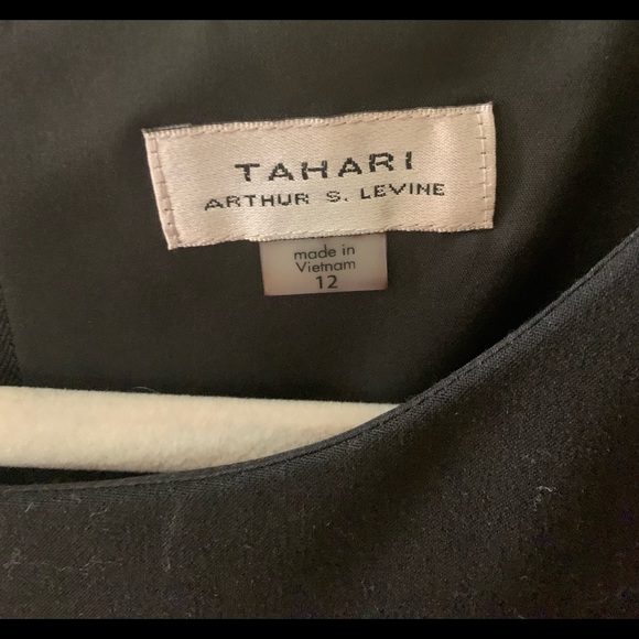 NWT black crepe tarhari dress with ruffle bottom - Picture 5 of 5